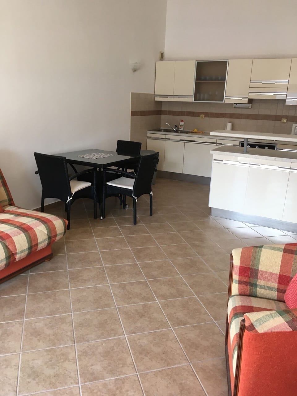 Kitchen, diner, lounge