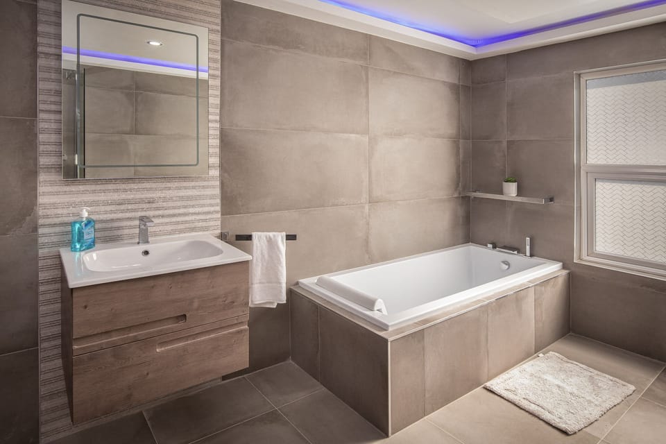 Main bathroom
