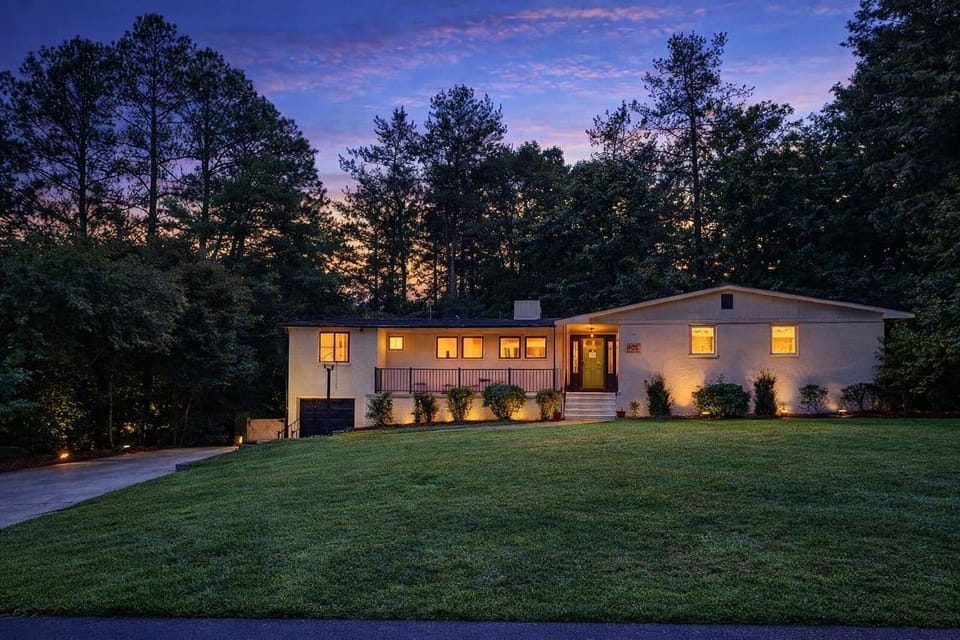 Welcome to Southern Pines! You'll be close to everything you’ll need. Easy access to golf courses, shopping districts, dining, medical centers and recreational areas in both Southern Pines and Pinehurst.