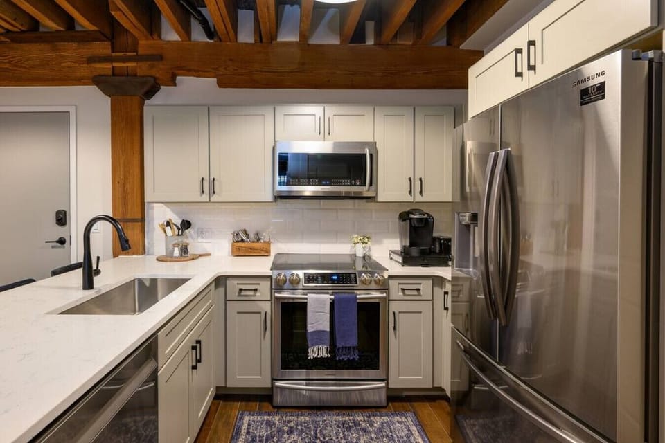 Fully equipped kitchen for all of your cooking needs. Keurig coffee maker with Kcups.