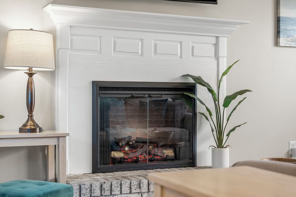 Electric fireplace and neon light! This is Mystic Surf livin'! 