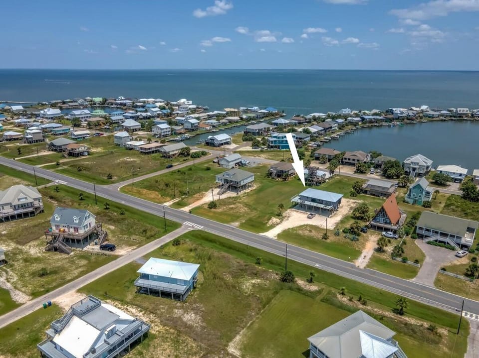 Just 2 houses away from Lafitte Bay