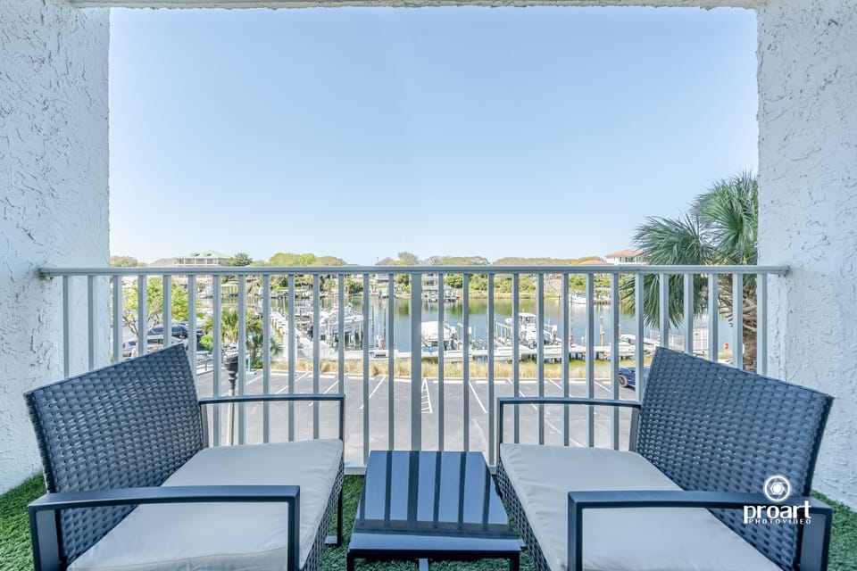 Balcony + Golf/Harbor view 