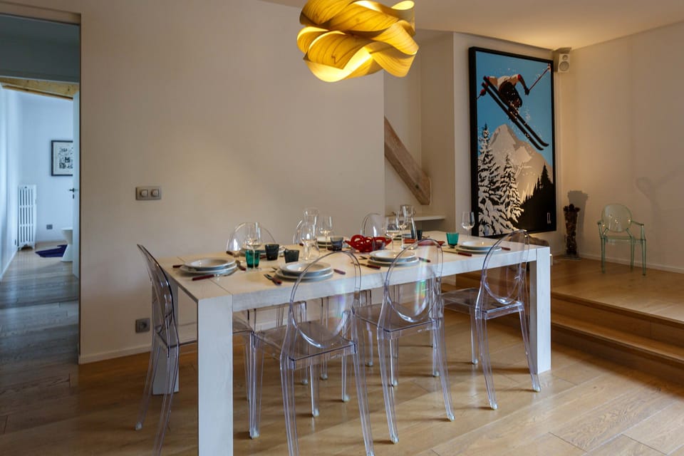 Dining table seats 6-8