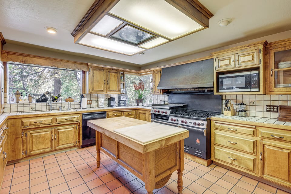 Gourmet Kitchen | Cooking Basics | Keurig Coffee Maker | 1st Floor
