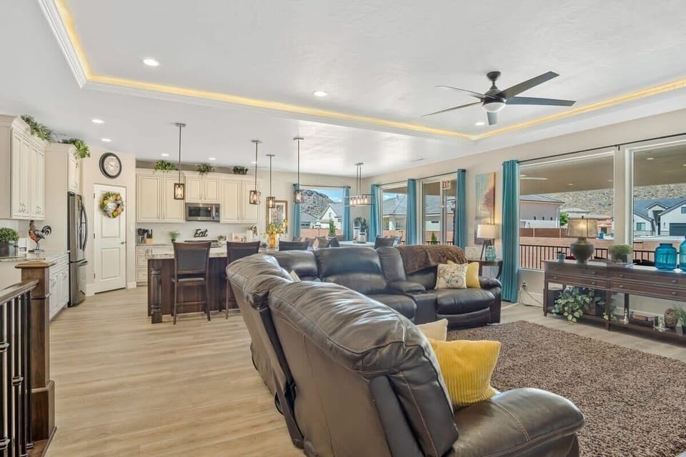 Spacious living room