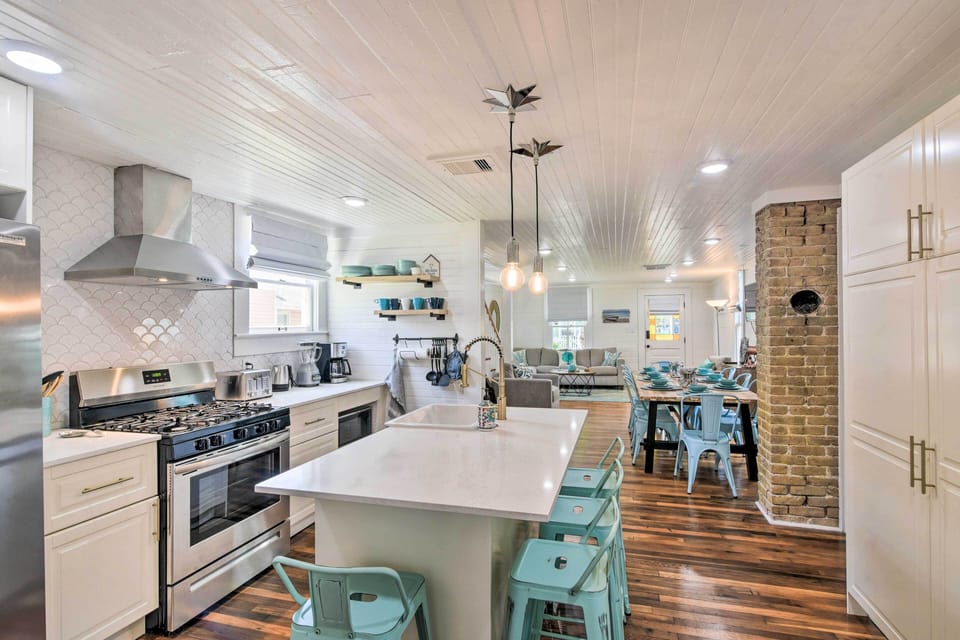 Kitchen | Cooking Basics | Fully Remodeled Interior