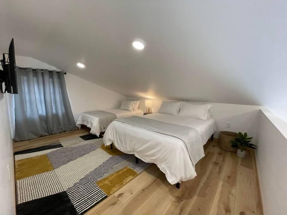 Loft bedroom (2)