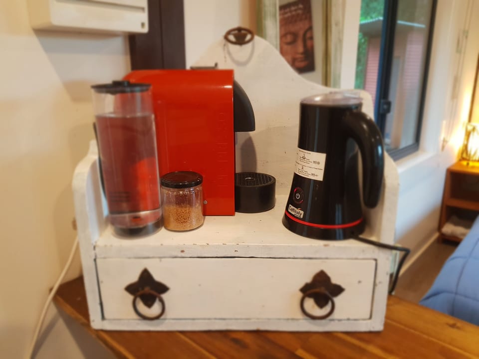 Nespresso machine & milk froth jug. 