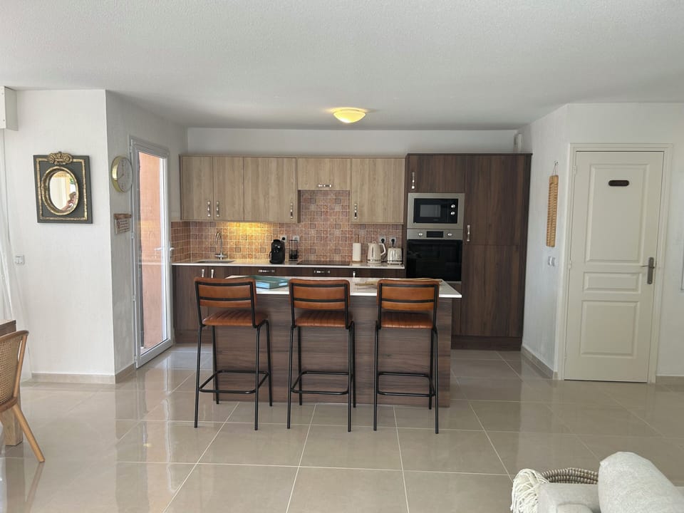 Fully fitted kitchen
