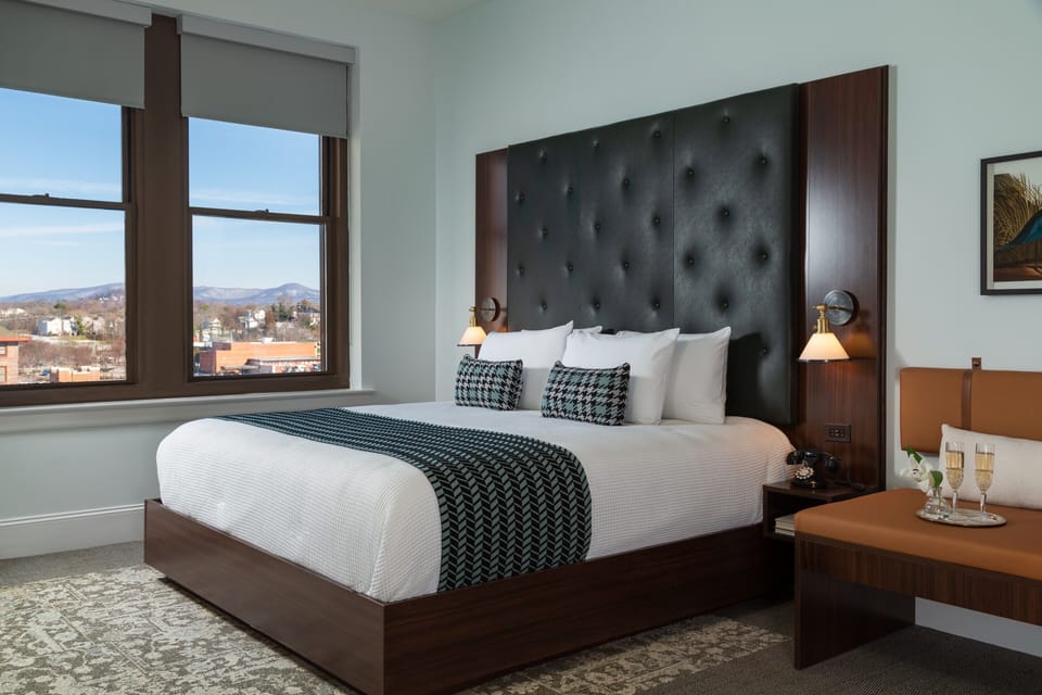 Liberty-Trust-Rooms-DeluxeKing-4