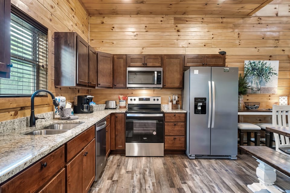 [Kitchen] Fully stocked & equipped