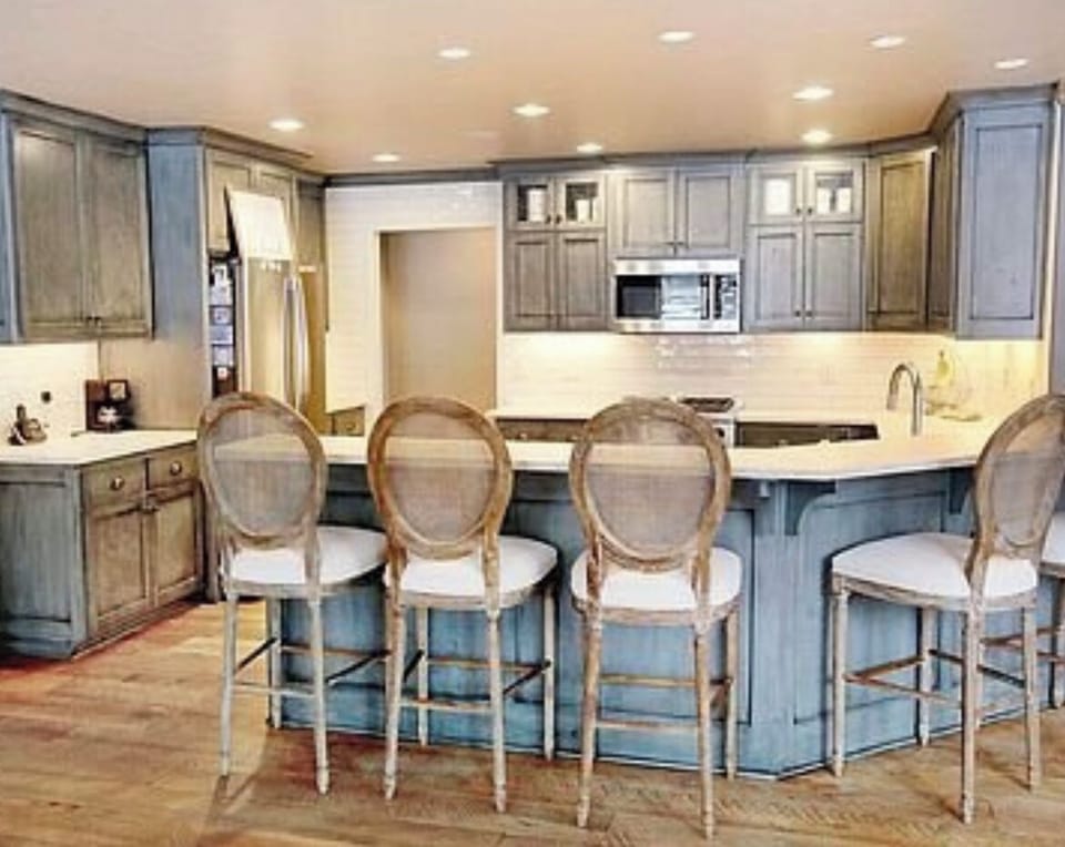 Kitchen two tier counter seats 6