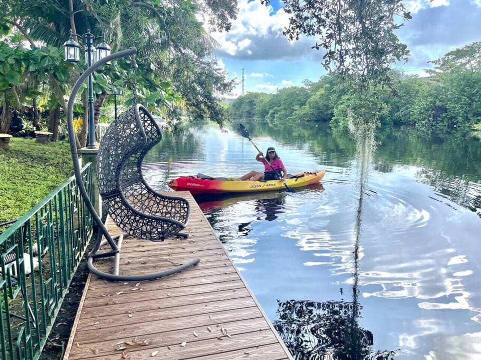3 Kayaks included. Ask for Boat Service 10+ Guests
