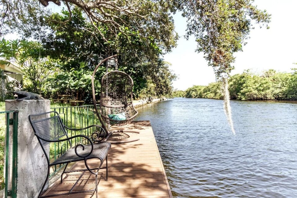 3 Kayaks included. Ask for Boat Service 10+ Guests