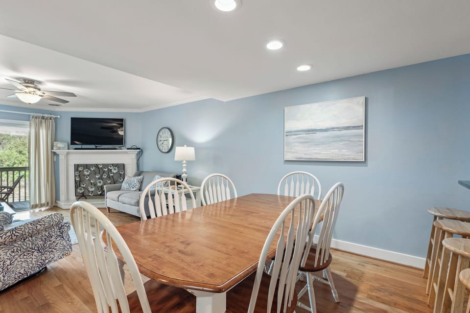 QF3: Second Wind | Mid Level Dining Area