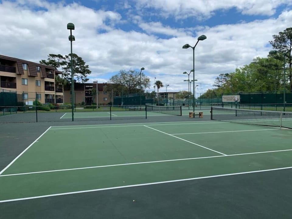 8 Tennis and 4 Pickleball Courts