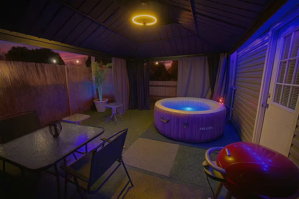 Indoor spa tub