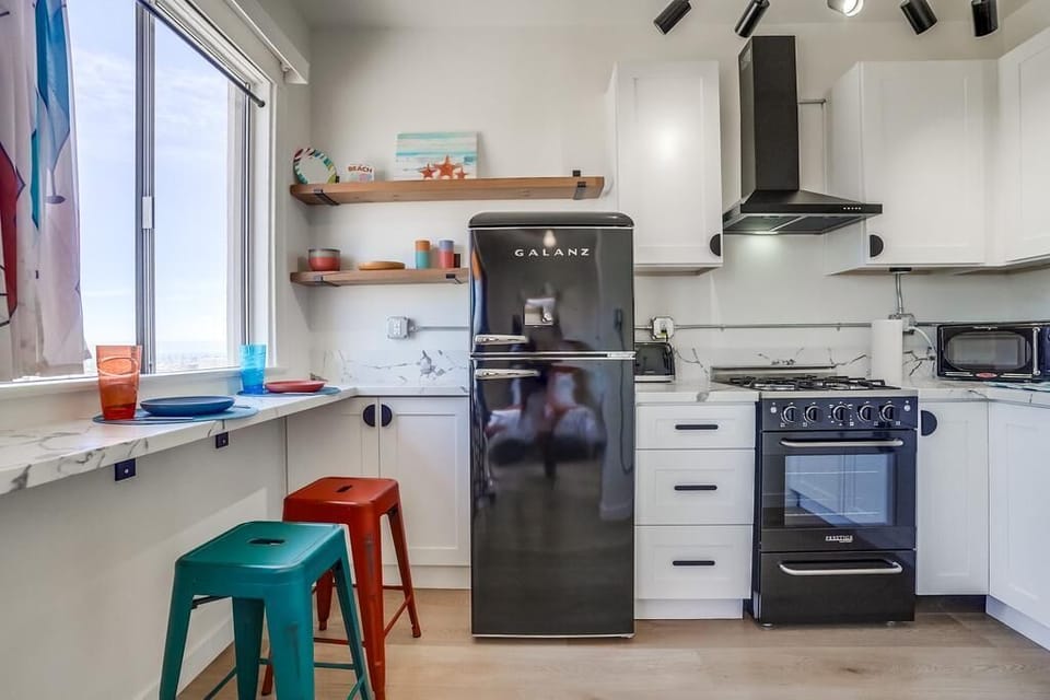 Newer retro appliances, fully appointed kitchen.