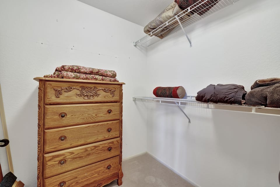 Walk in closet in 2nd bedroom  Beautiful dresser. Linens & extra bedding