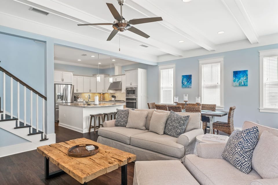 Open-plan spacious lounge/dining room/kitchen