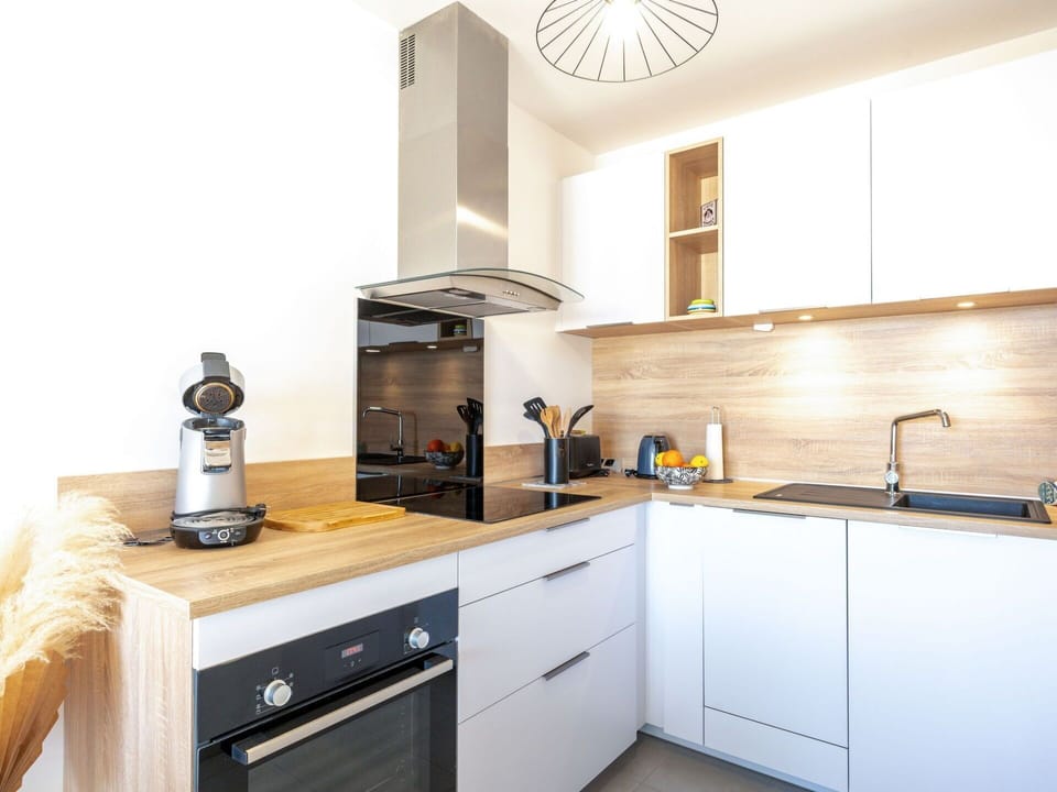 Cabinetry, Countertop, Property, Building, Kitchen Sink, White, Sink, Kitchen Stove, Kitchen, Product
