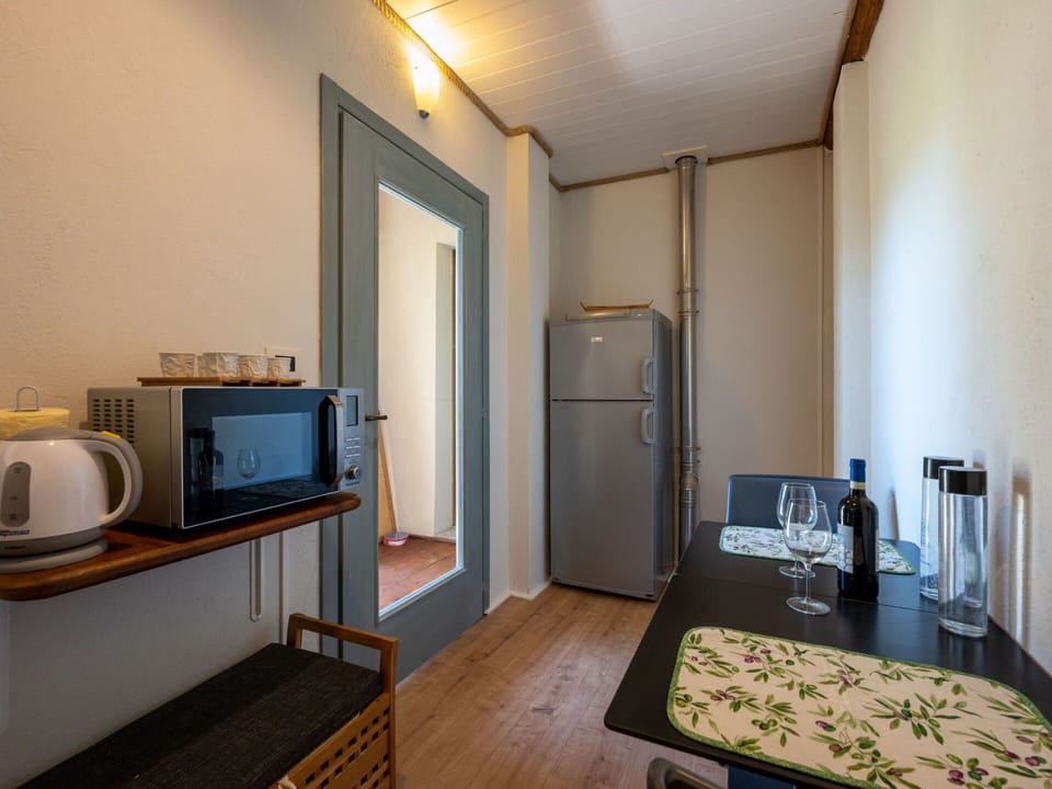 Property, Picture Frame, Lighting, Wood, Building, Interior Design, Home Appliance, Comfort, Flooring, Door