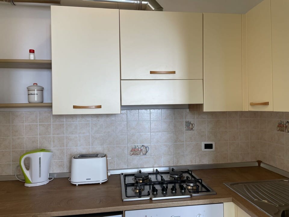 Countertop, Cabinetry, Kitchen Sink, Property, Gas Stove, Kitchen, Kitchen Appliance, Kitchen Stove, Cooktop, Interior Design