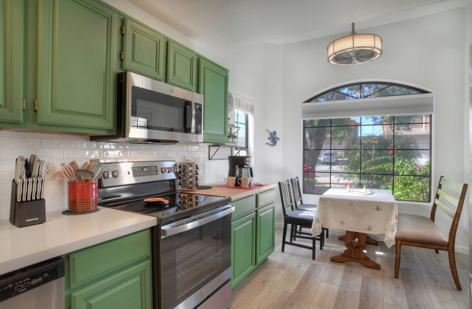 Fully Stocked, Newly Renovated Kitchen - Fully Stocked, Newly Renovated Kitchen and Breakfast Nook