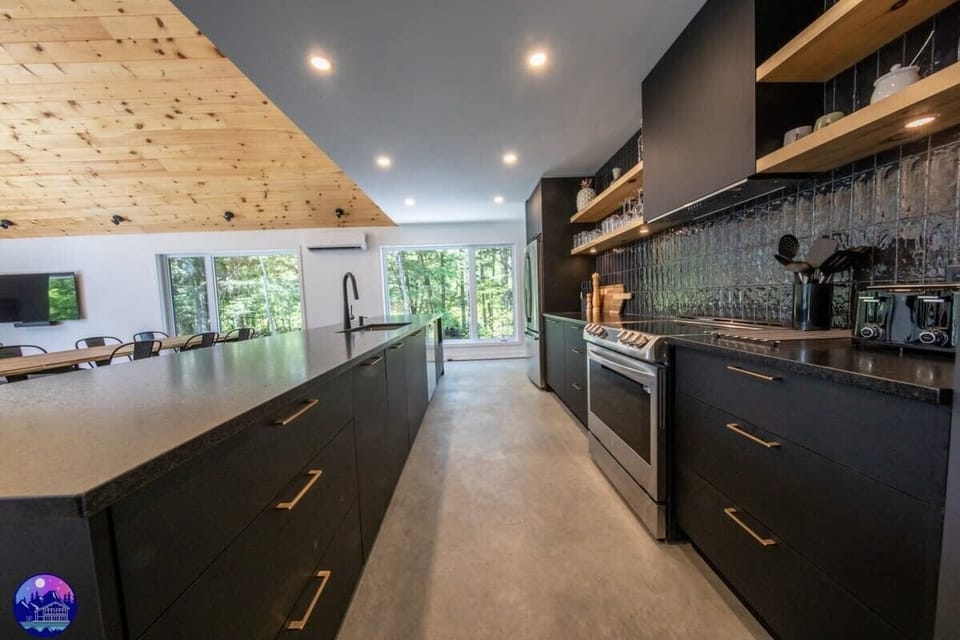 grand espace de cuisine