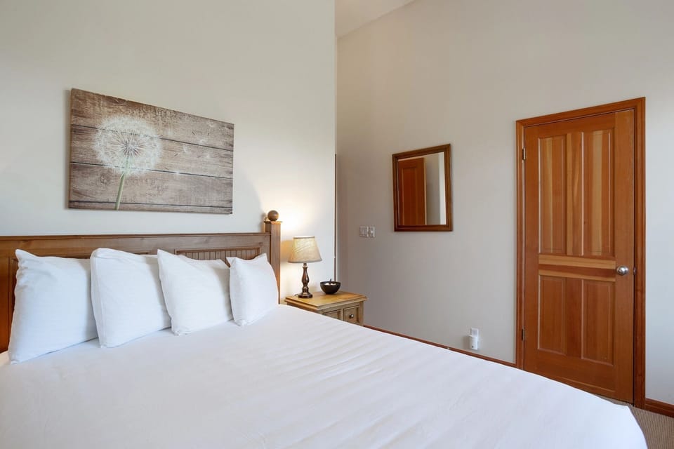 Furniture, Bedroom, Room, Indoors, Bed