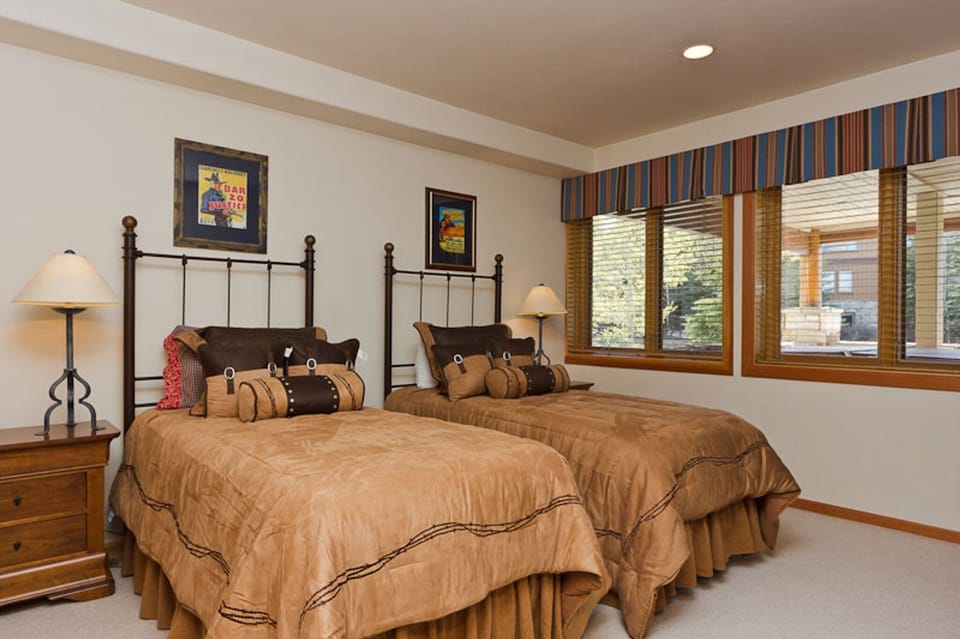 Furniture, Bed, Bedroom, Indoors, Room