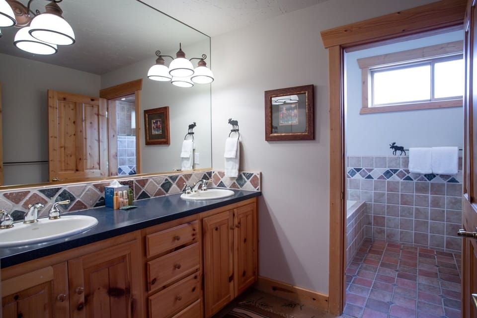 Flooring, Indoors, Room, Hardwood, Floor