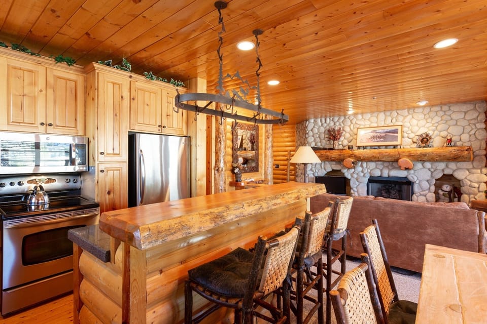 Hardwood, Chair, Furniture, Flooring, Indoors
