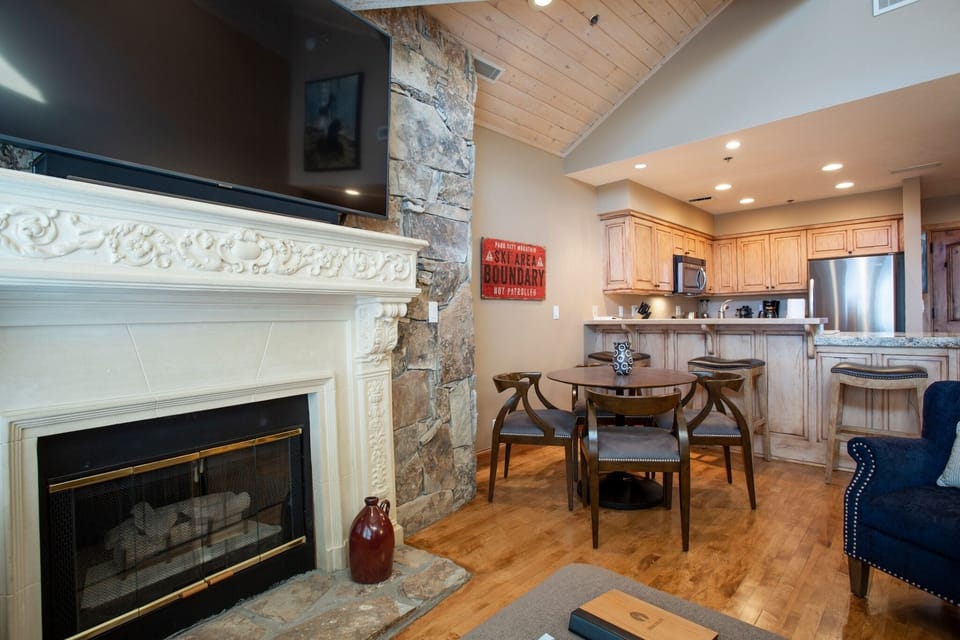 Flooring, Hardwood, Floor, Fireplace, Indoors