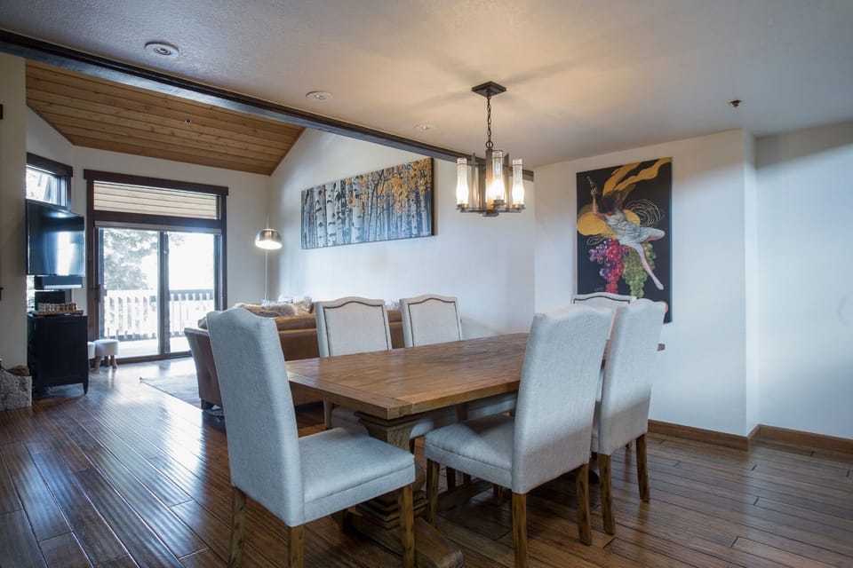 Flooring, Hardwood, Chair, Furniture, Floor