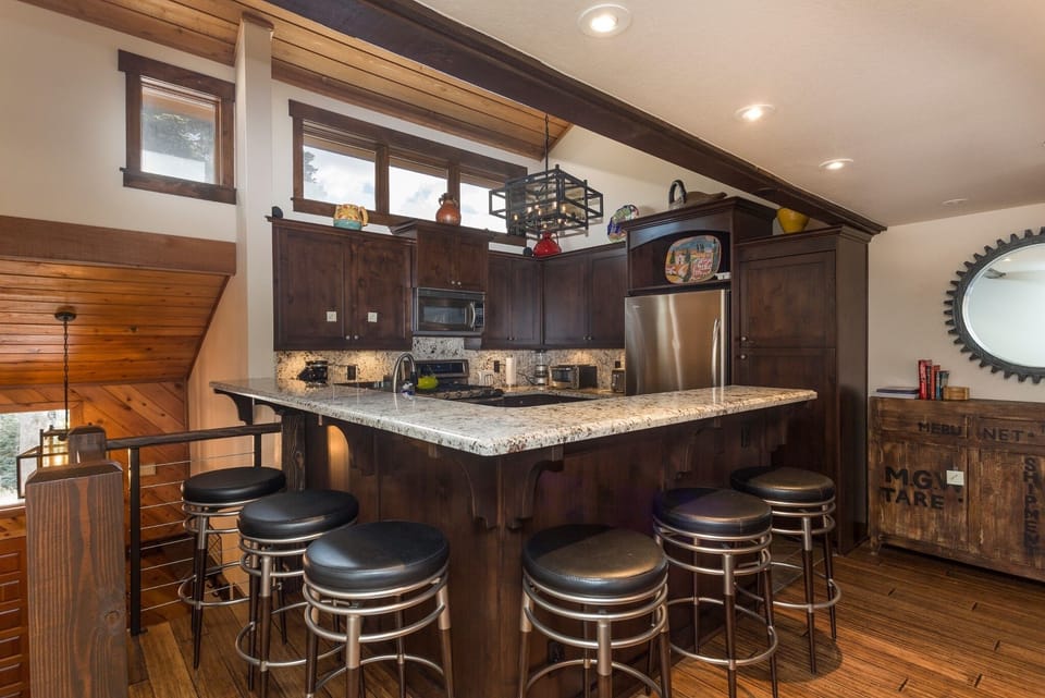 Furniture, Kitchen Island, Indoors, Room, Kitchen