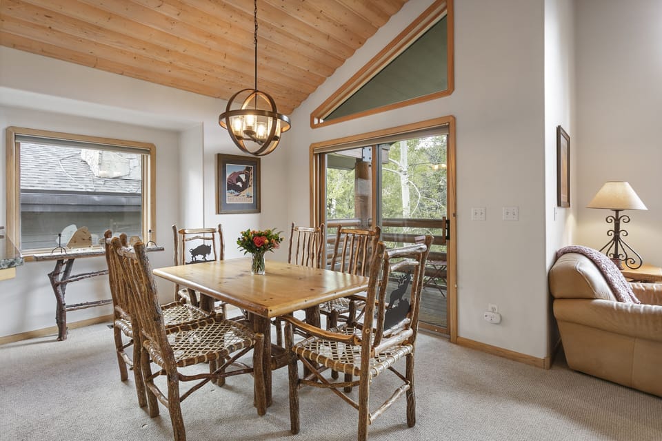 Dining Room, Dining Table, Table, Furniture, Indoors