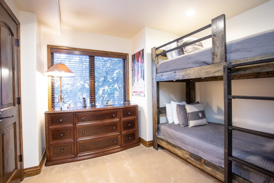 Bedroom, Room, Indoors, Furniture, Building