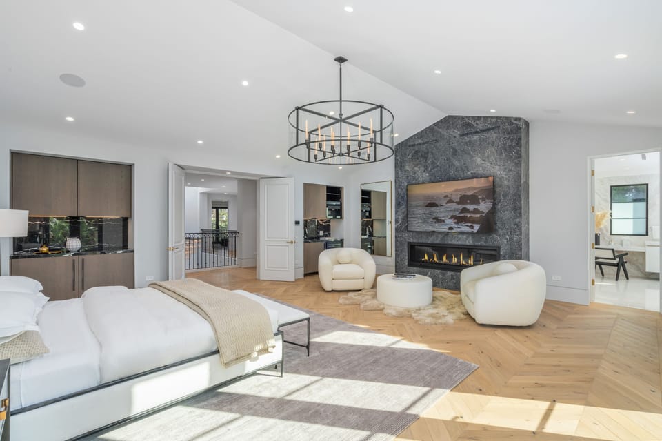 Villa Gemma by LuxJB: LA's finest vacation villas & mansion rentals by owners.
