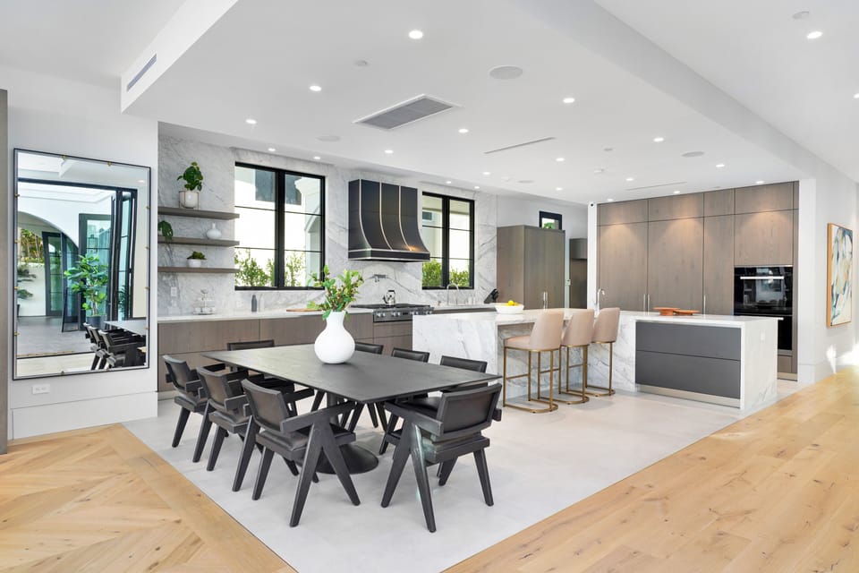 Villa Colette by LuxJB: Hotel-Level Service. Steps from Rodeo Drive.