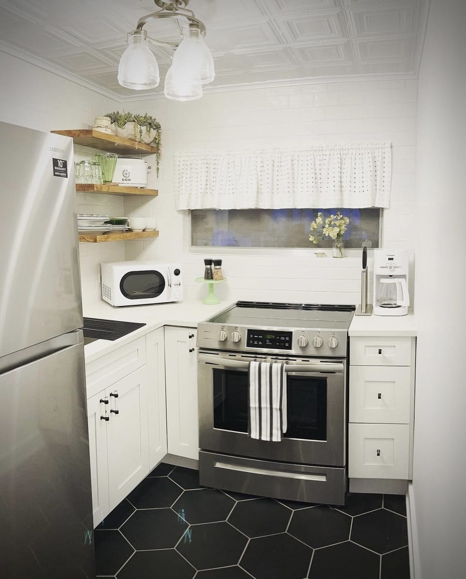 Small Fully equipped kitchen.