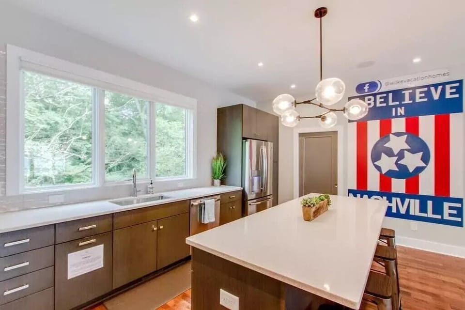 JOHNNY - Fully stocked kitchen