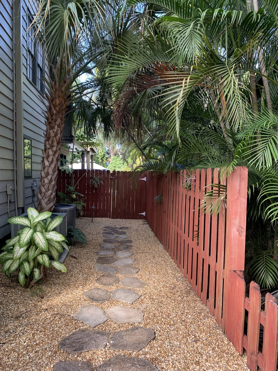 Walk way to fully fenced back yard