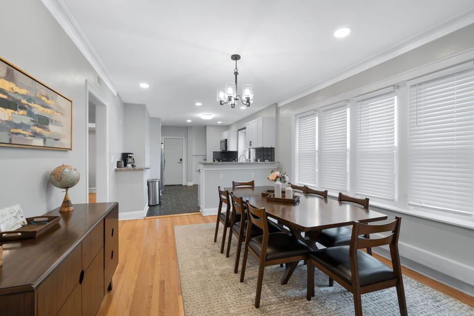 Large dining room for 8 to 10