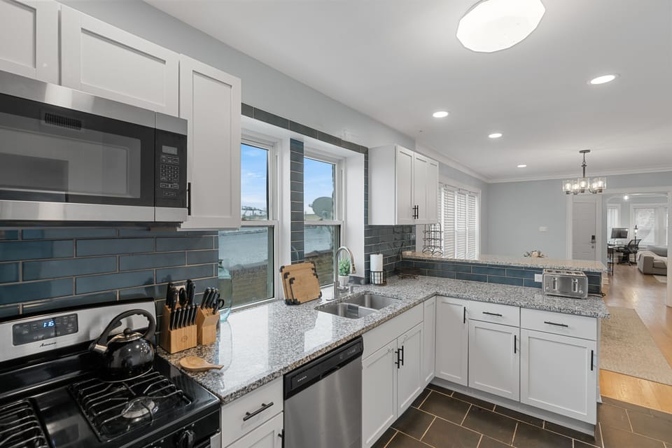 Fully equipped kitchen with all new appliances