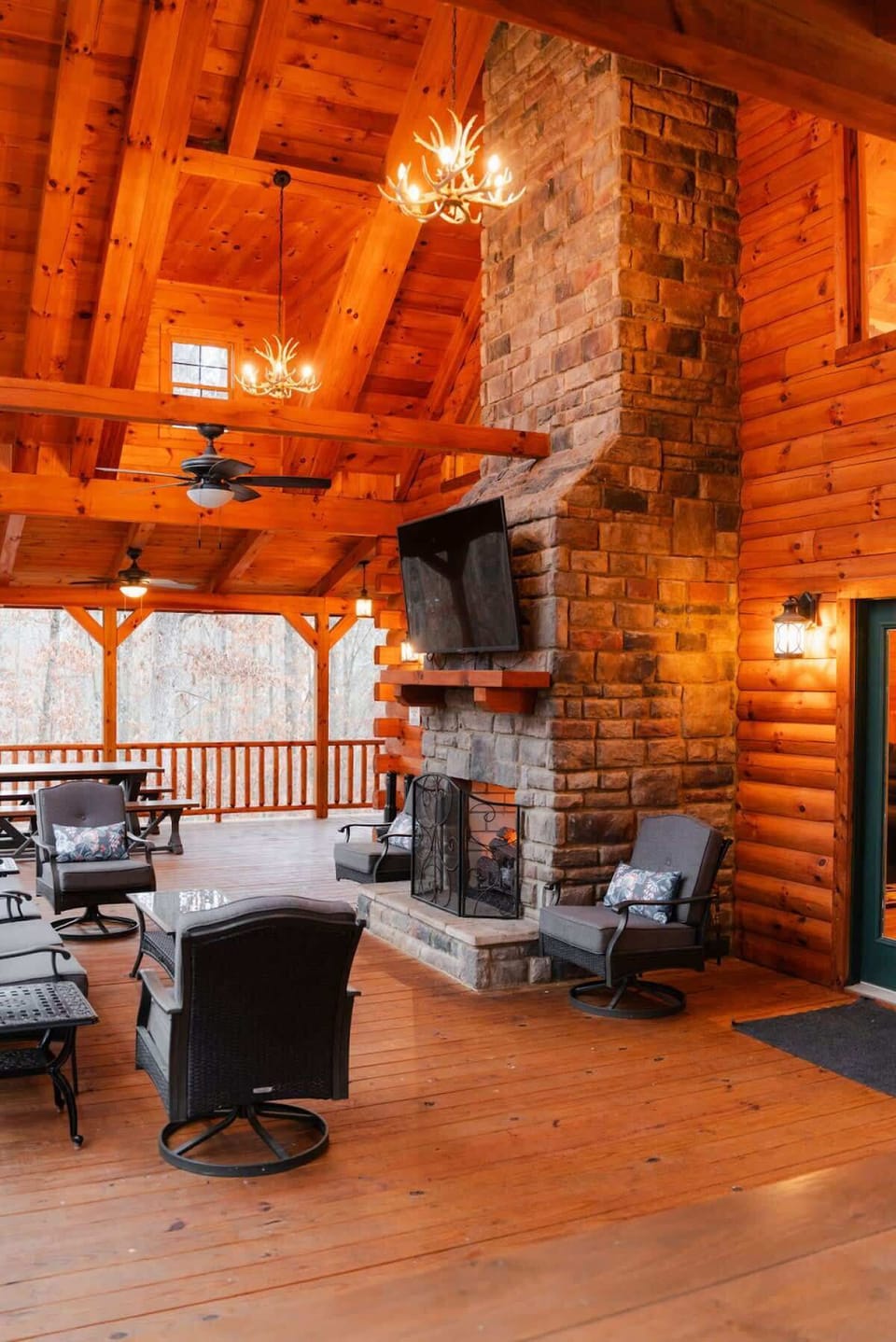 Outdoor Lounge: Gather around the stunning stone fireplace with friends and enjoy enchanting views!