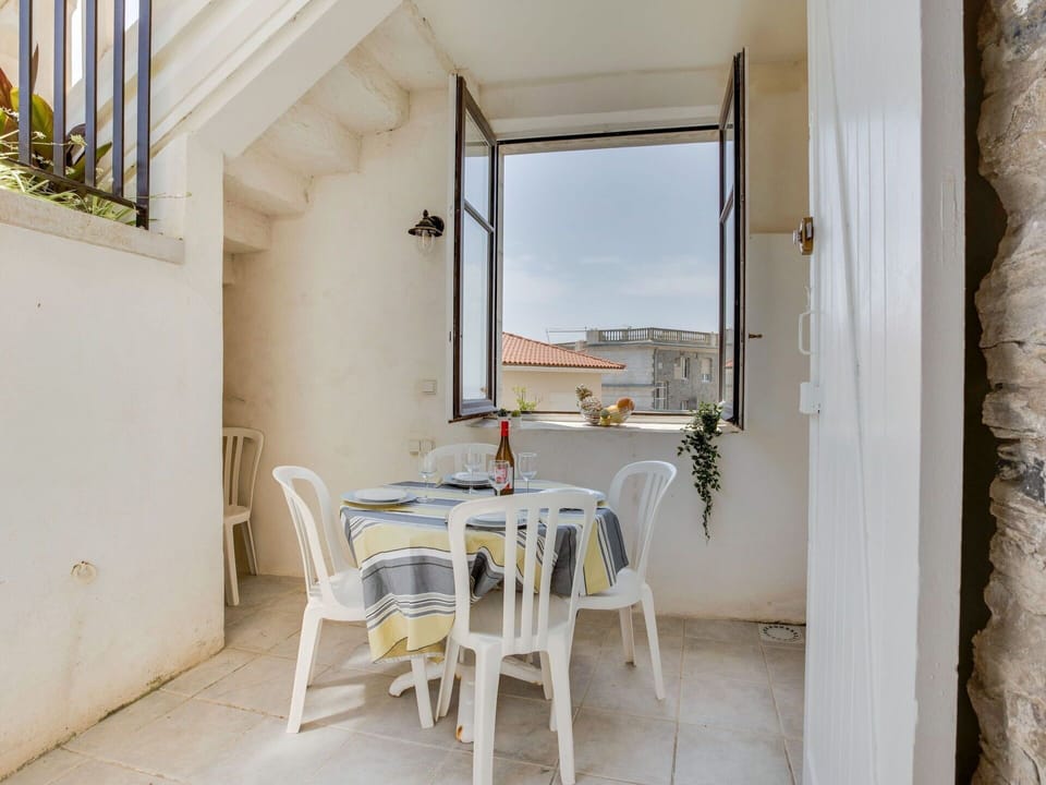 Table, Furniture, Property, Chair, Building, Plant, Window, Wood, Houseplant, Interior Design
