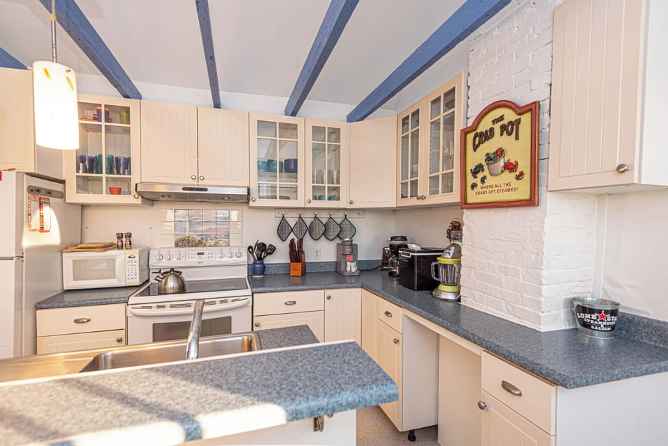 A fully stocked kitchen awaits you!