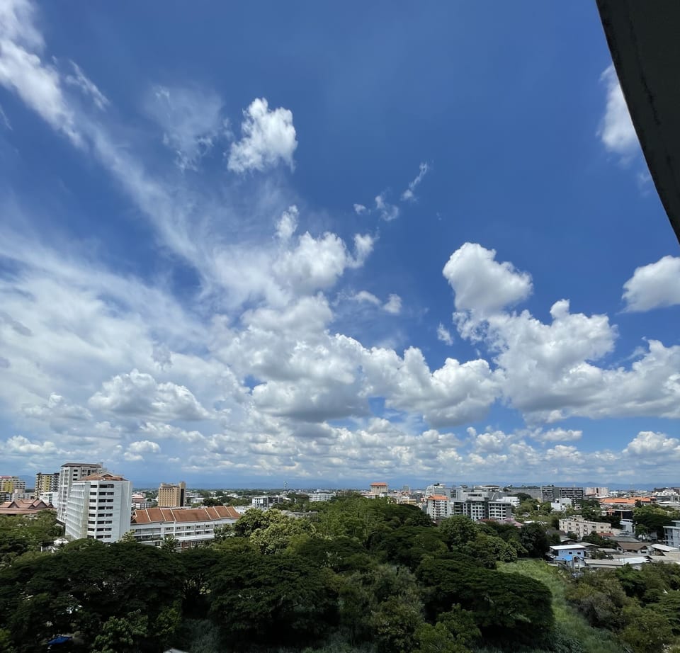 Nimman Studio with FREE Motorbike - Kitchen - View - Pool - Chom Doi 2 Apartment in Chiang Mai